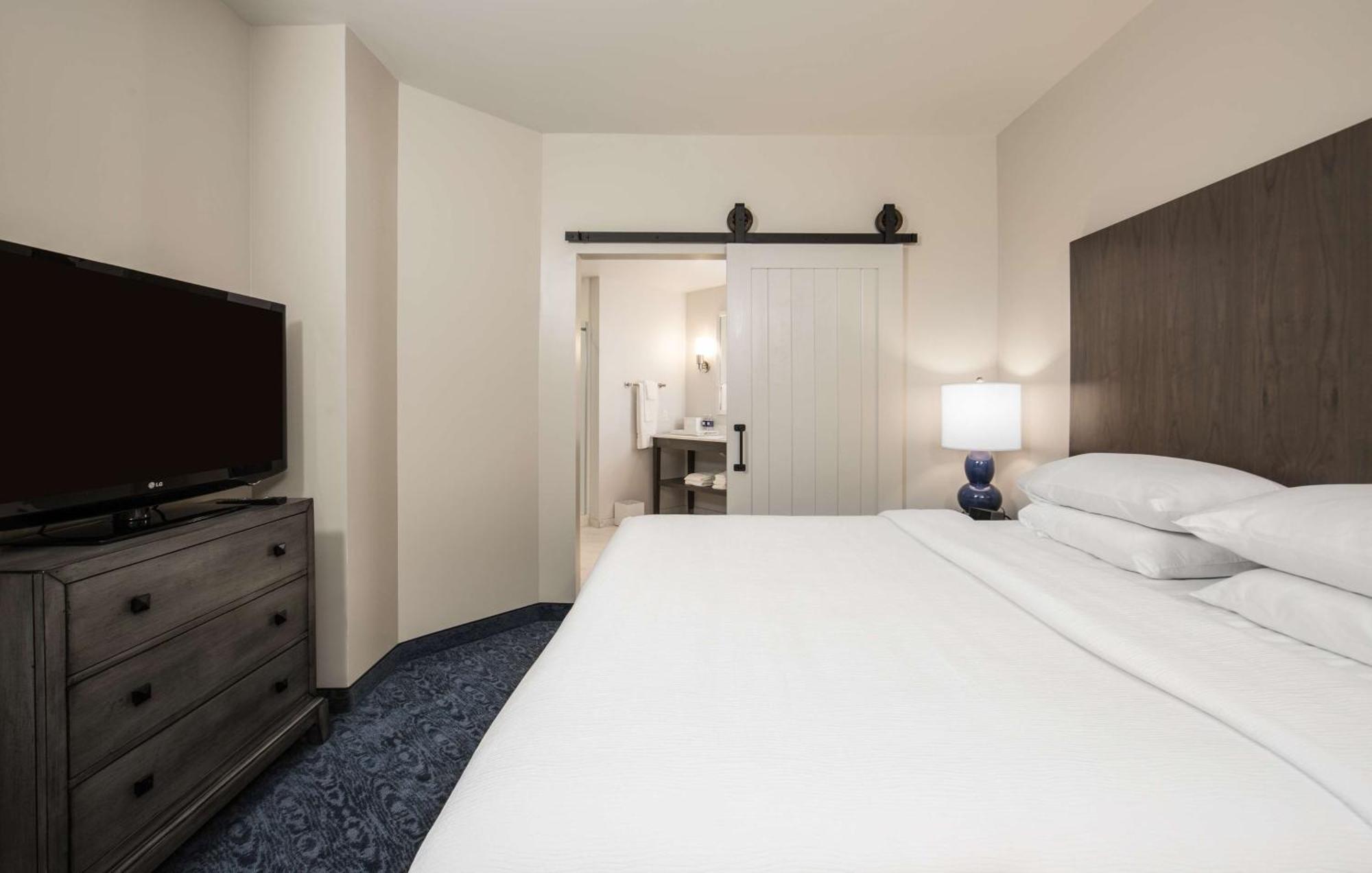 Hotel Renovo Des Moines Urbandale,Tapestry Collection Hilton Zewnętrze zdjęcie